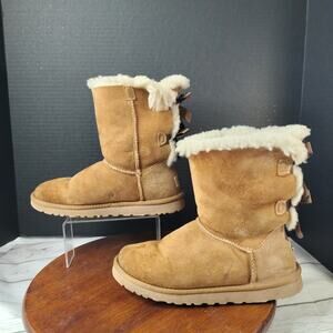 UGG Australia Bailey Bow Boots Chestnut Women's Size 5 Suede & Shearling